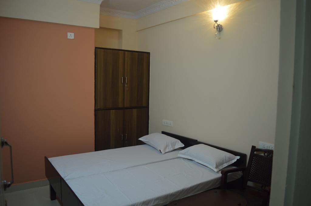Sri Balaji Guest House Бангалор Экстерьер фото