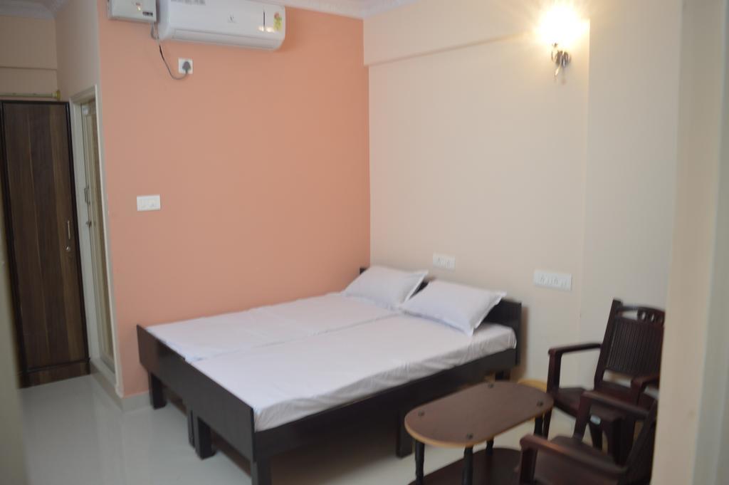 Sri Balaji Guest House Бангалор Экстерьер фото