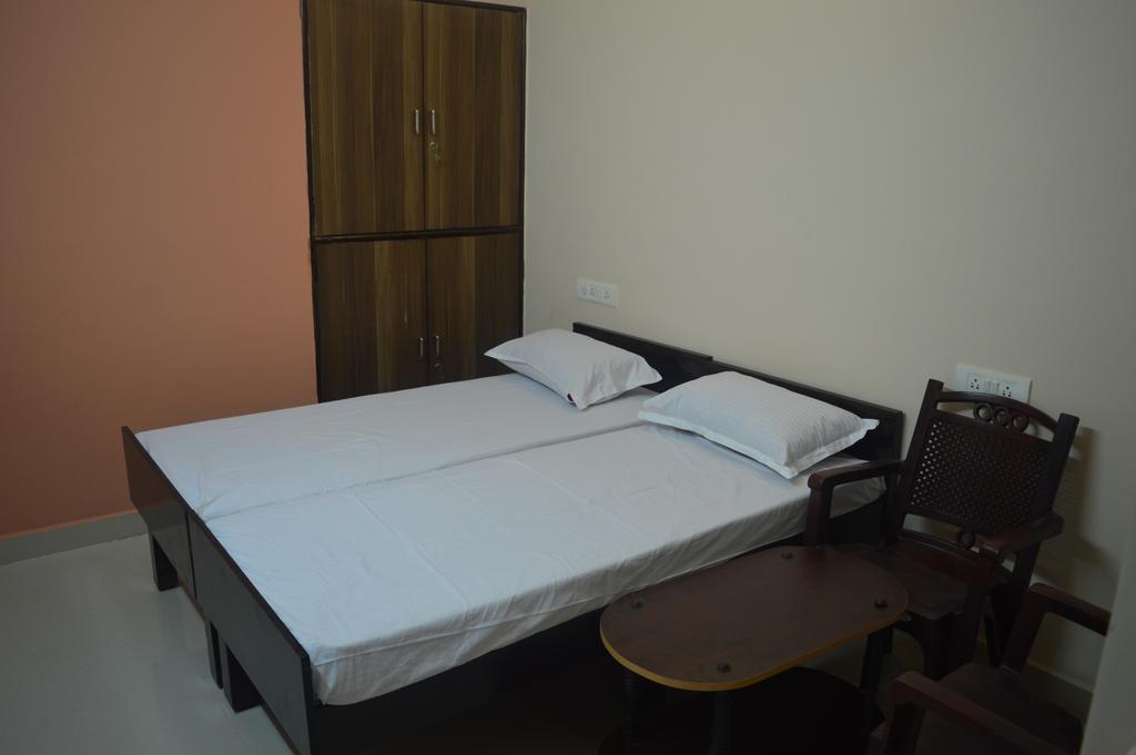 Sri Balaji Guest House Бангалор Экстерьер фото