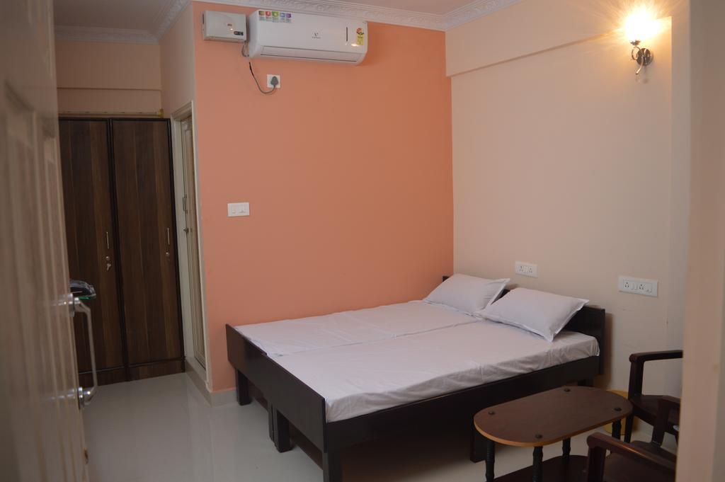 Sri Balaji Guest House Бангалор Экстерьер фото
